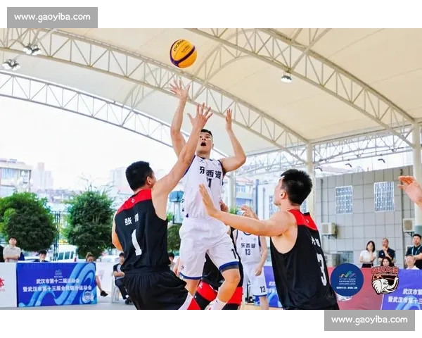 激情对决，赛场风云：篮球比赛中的竞技精神与团队协作完美融合