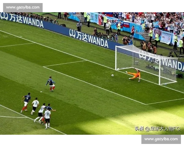 从草坪到球门足球比赛拍摄技巧与实战构图全解析光影运用节奏捕捉指南